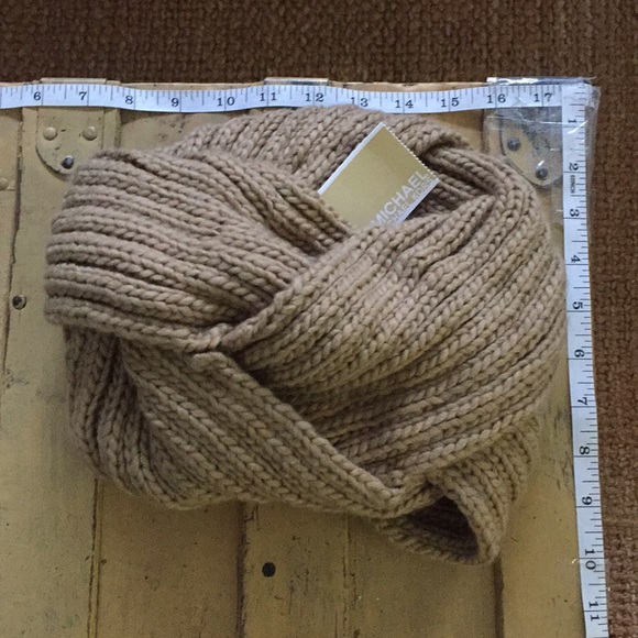 NWT MICHAEL KORS STRETCH CAMEL CHUNKY KNIT SCARF SNOOD INFINITY SCARF NEUTRAL OS - Picture 5 of 9